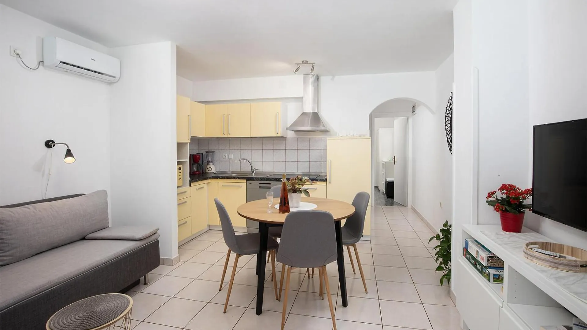 Stunning Home In Fazana With Kitchen 펜션